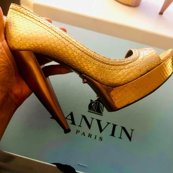 1/5 LAST CHANCE ESTATE SALE $1850 Lanvin Metallic Gold Platform Heels - Picture 2 of 7
